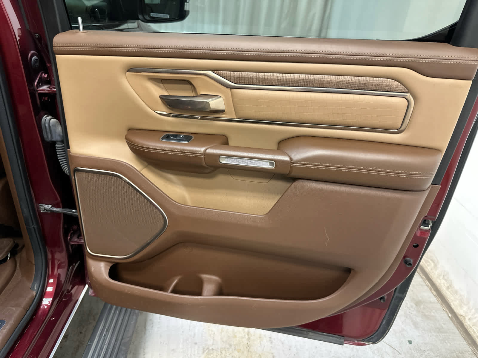 Used 2019 RAM 1500 Laramie Longhorn image 31