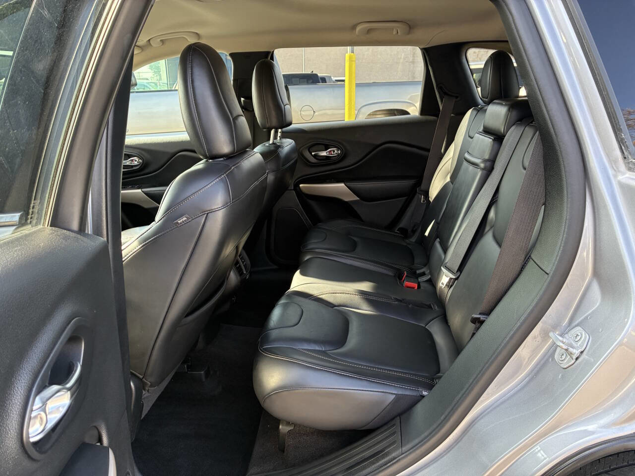 Used 2018 Jeep Cherokee Limited image 4