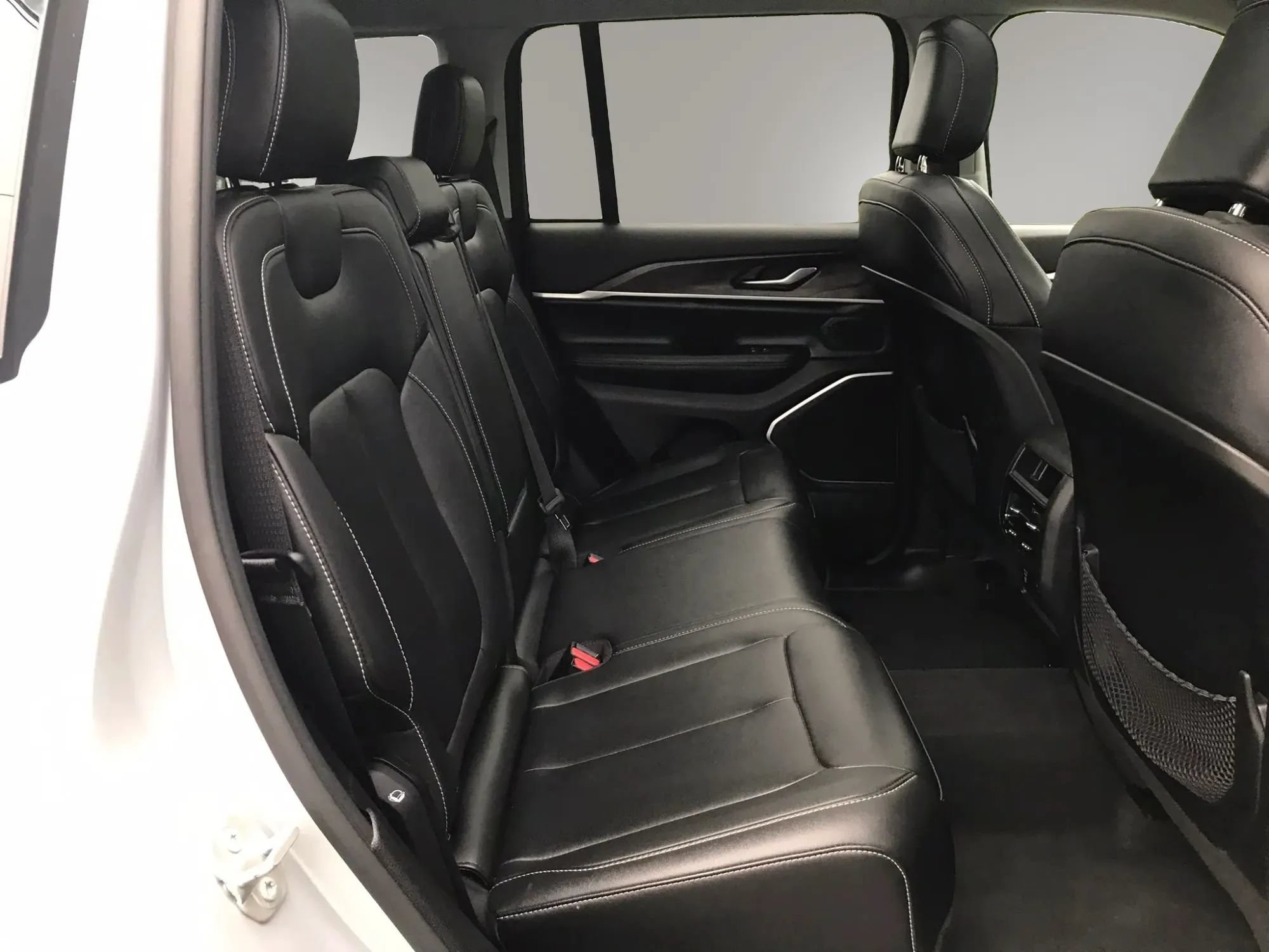 Used 2023 Jeep Grand Cherokee 4WD 4xe image 64