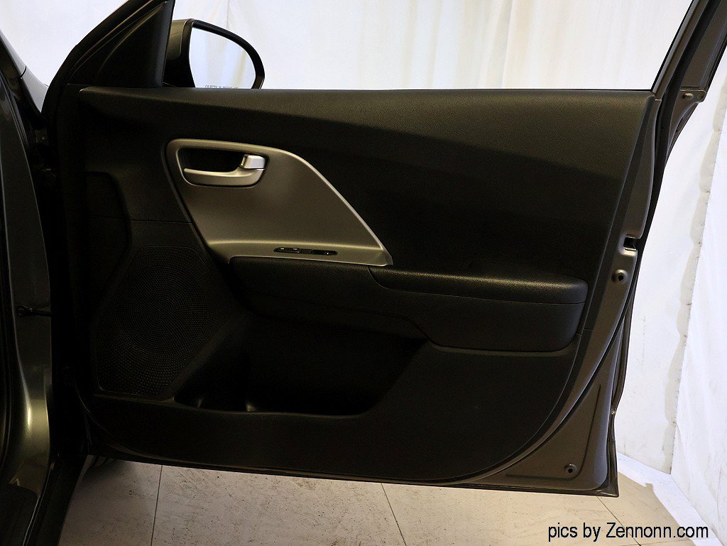 Used 2017 Kia Niro LX FWD image 31