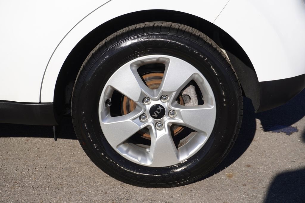 Used 2019 Kia Soul image 11