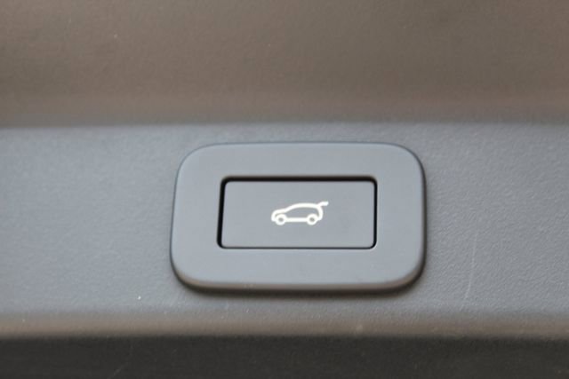 New 2026 Jaguar F-PACE R-Dynamic S image 23