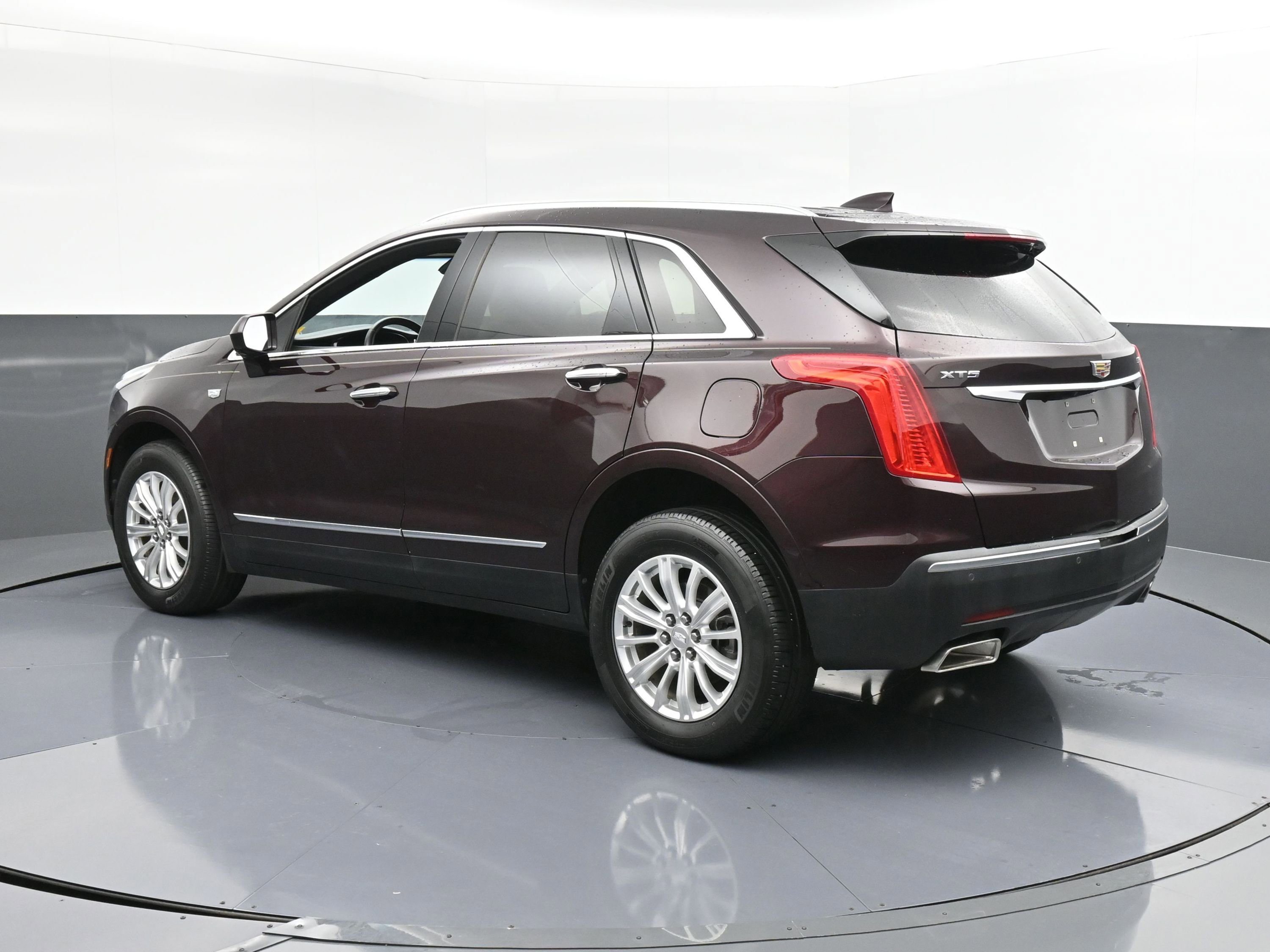 Used 2018 Cadillac XT5 FWD image 6