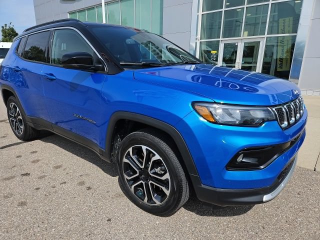 Used 2023 Jeep Compass Limited AWD/4WD image 3