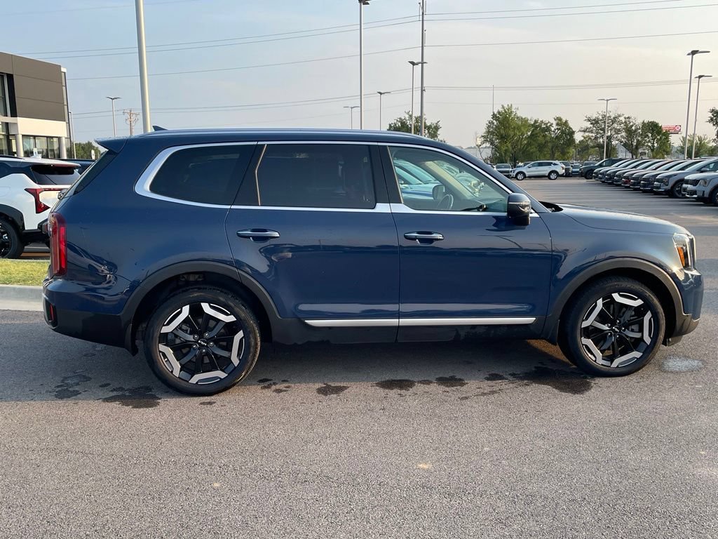 Certified 2023 Kia Telluride S w/ S Sunroof Package AWD/4WD image 8