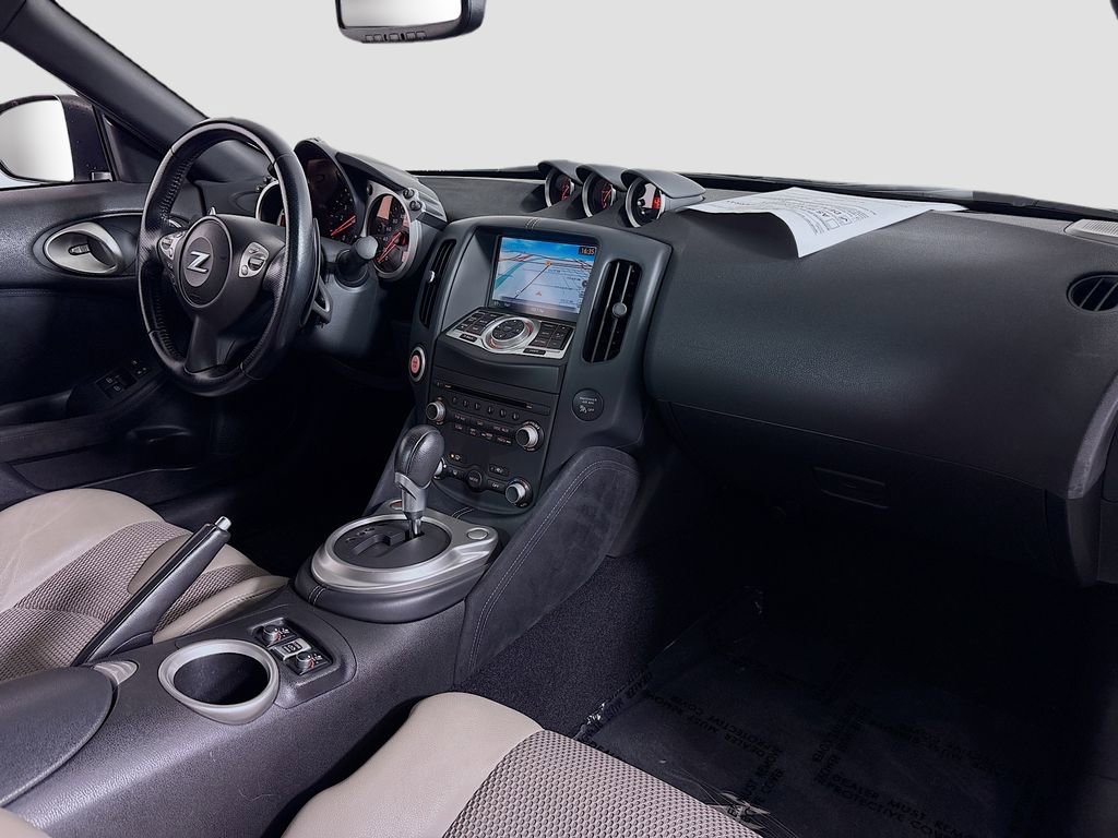 Used 2010 Nissan 370Z Touring w/ Sport Pkg image 29