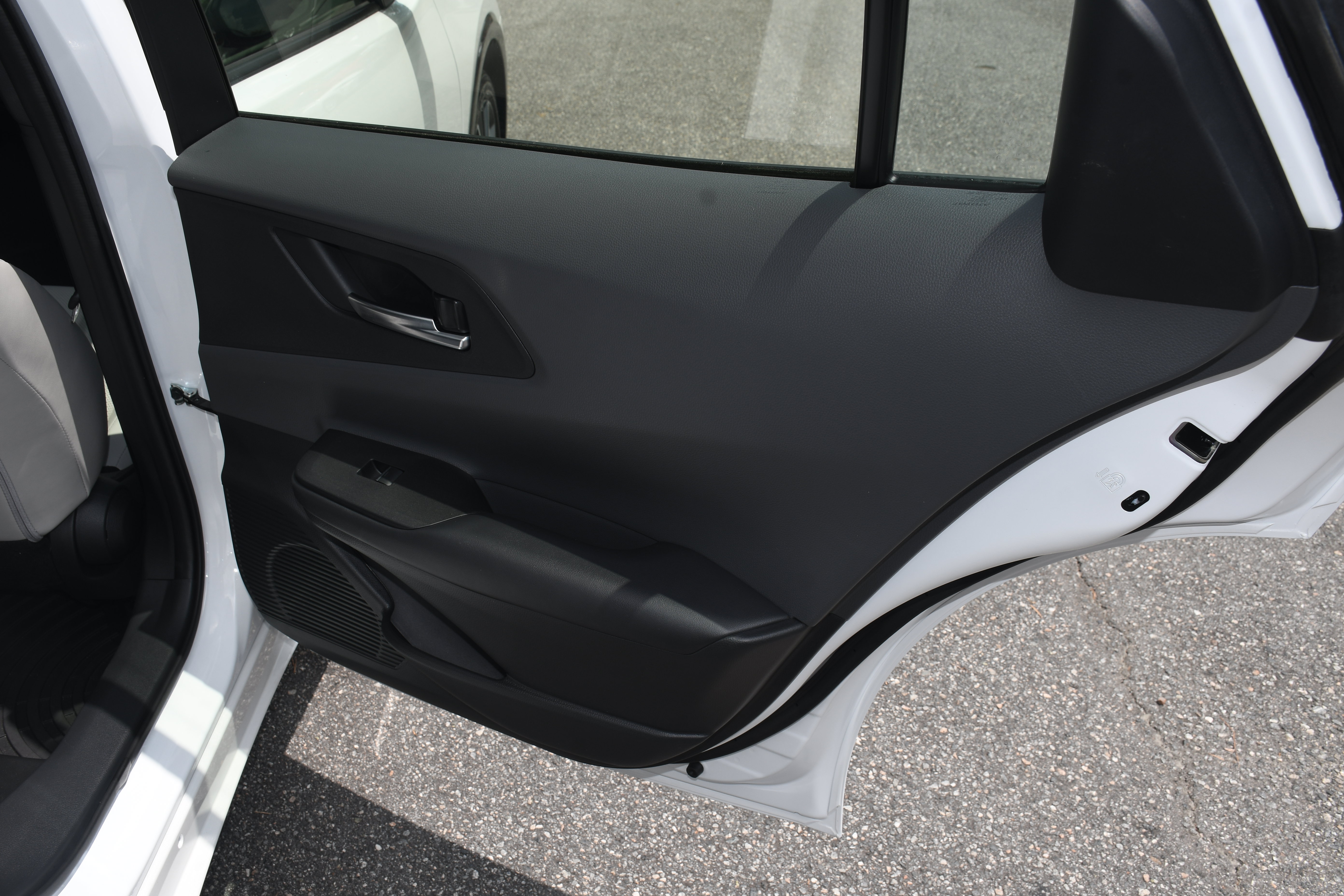 Used 2025 Toyota Prius XLE FWD image 19