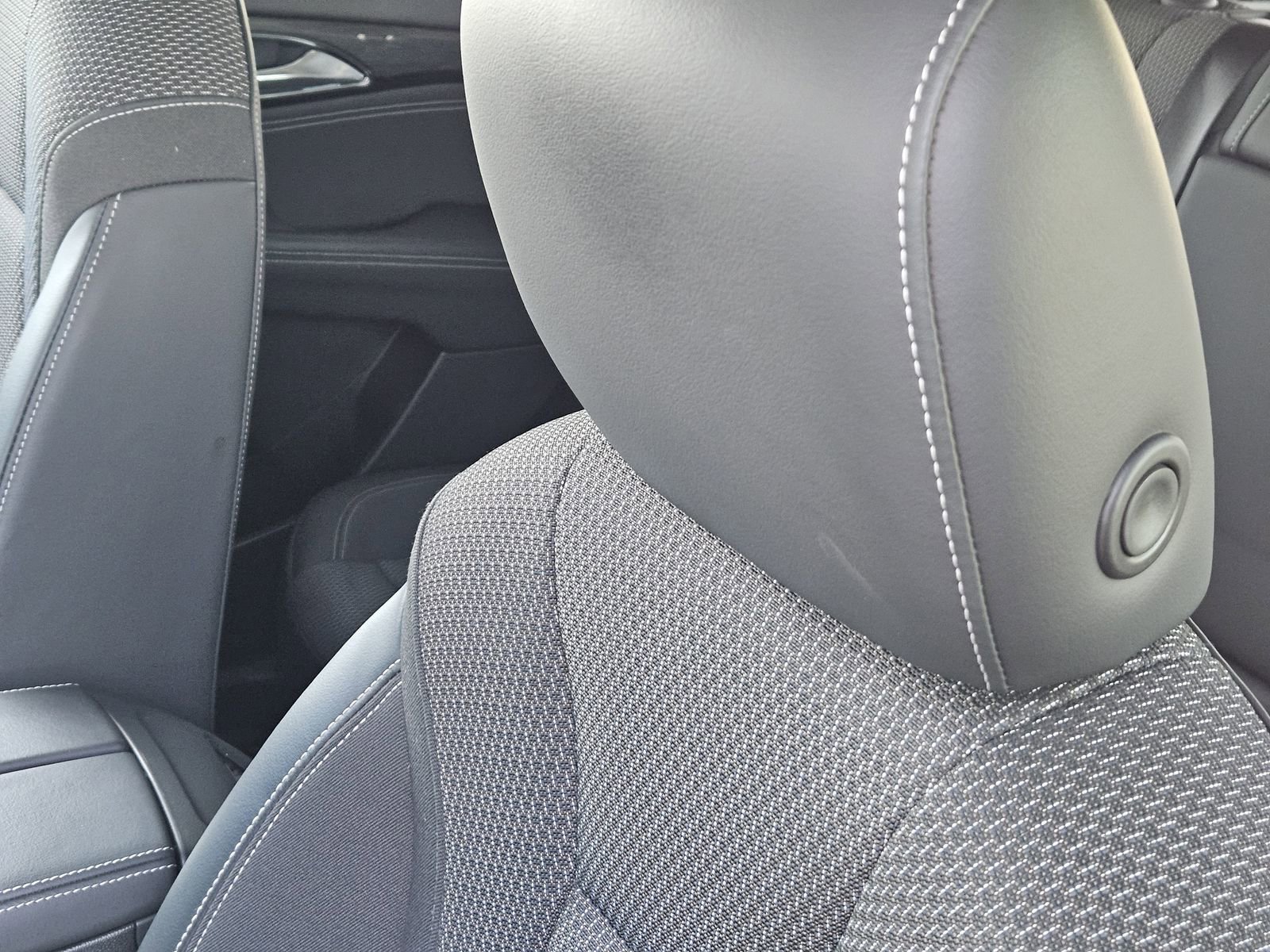 Used 2023 Buick Envision Preferred image 32