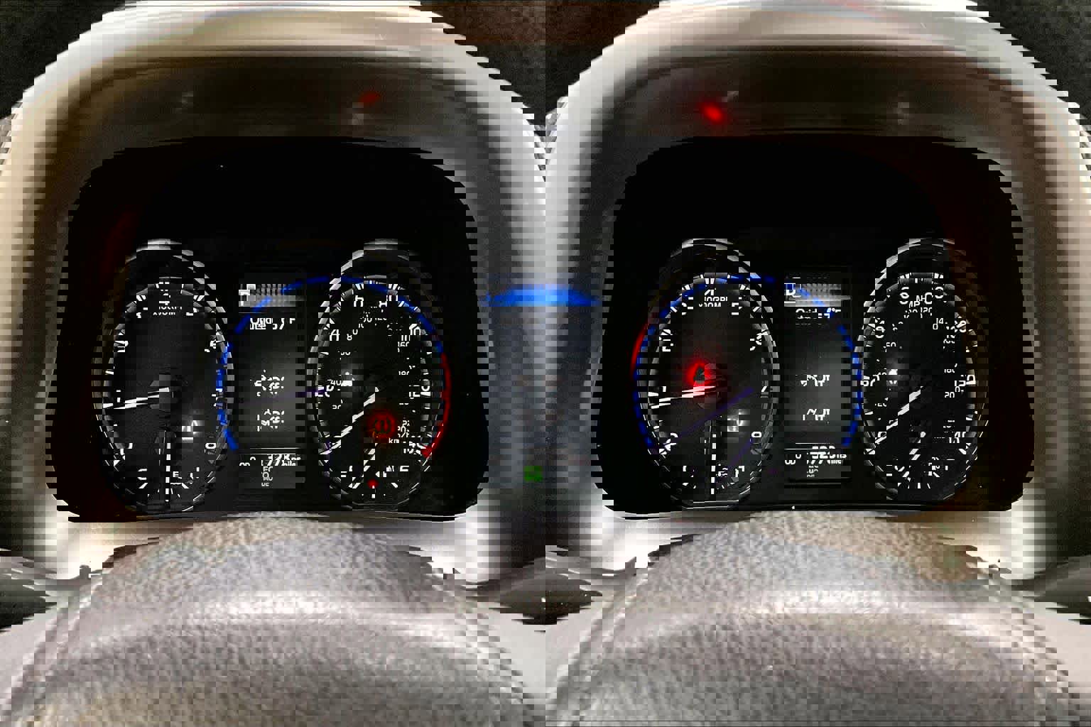 Used 2018 Toyota RAV4 LE w/ Carpet Mat Package image 25