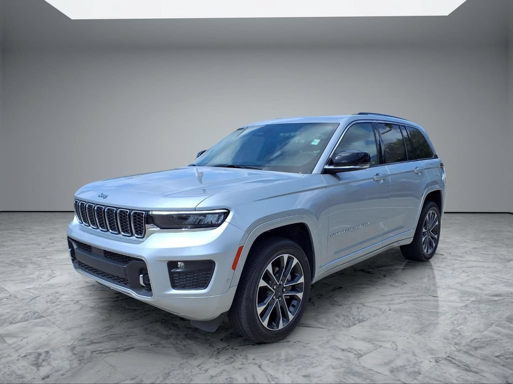 Used 2023 Jeep Grand Cherokee Overland RWD image 3