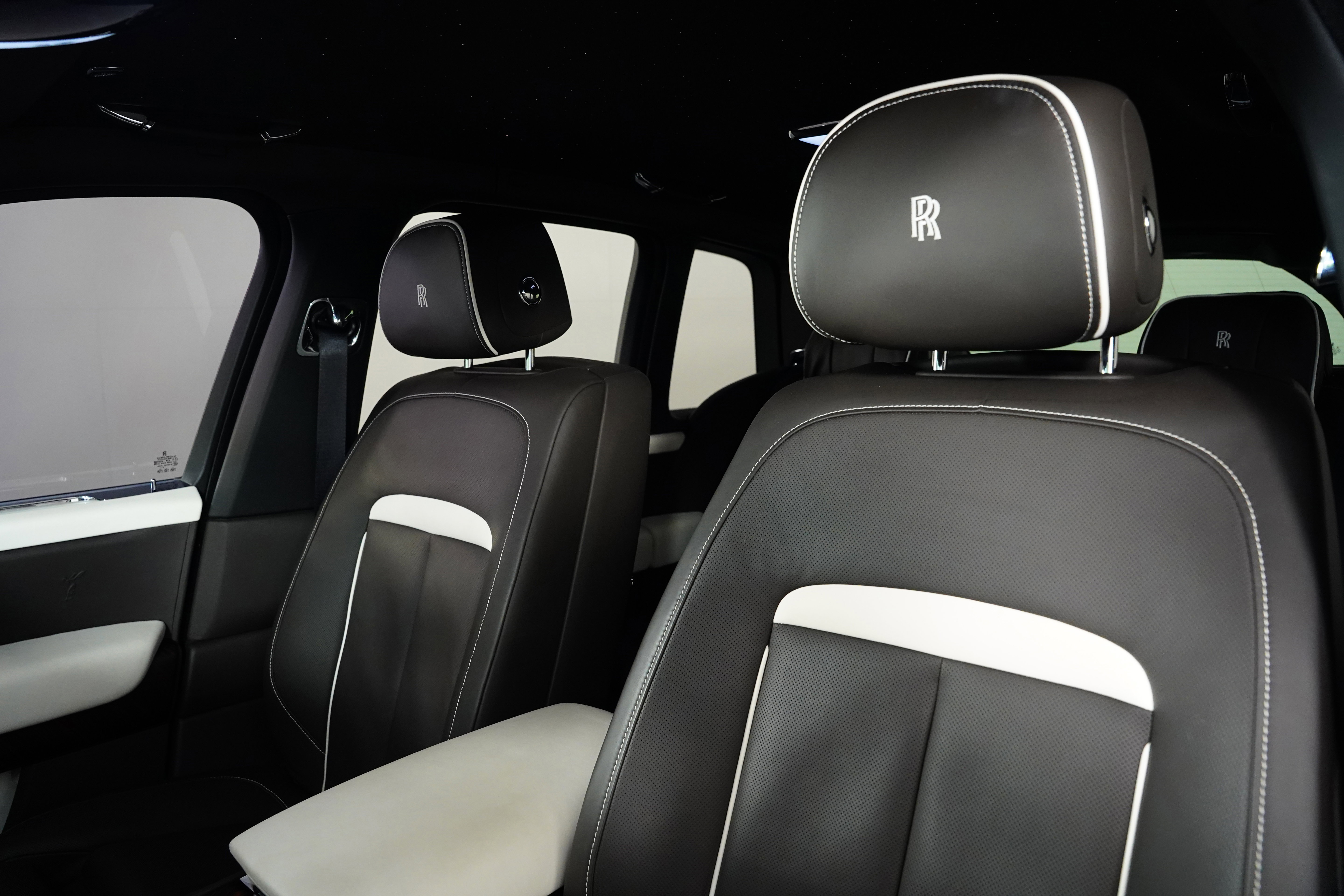 Used 2023 Rolls-Royce Cullinan w/ Cullinan Package image 96