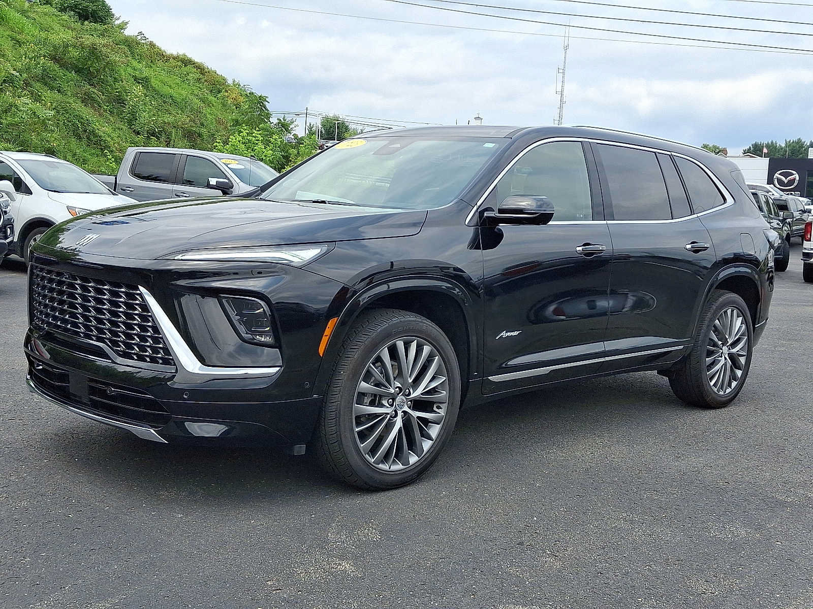 Used 2025 Buick Enclave Avenir w/ Super Cruise Package AWD/4WD image 3