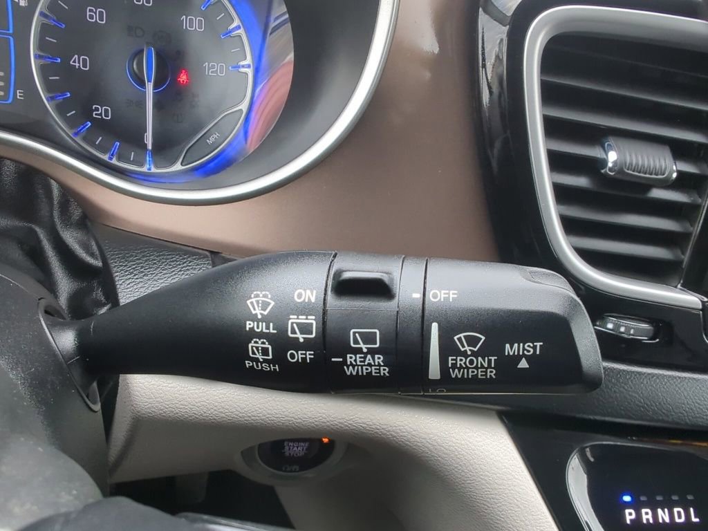 Used 2018 Chrysler Pacifica Touring-L w/ Tire & Wheel Group image 33