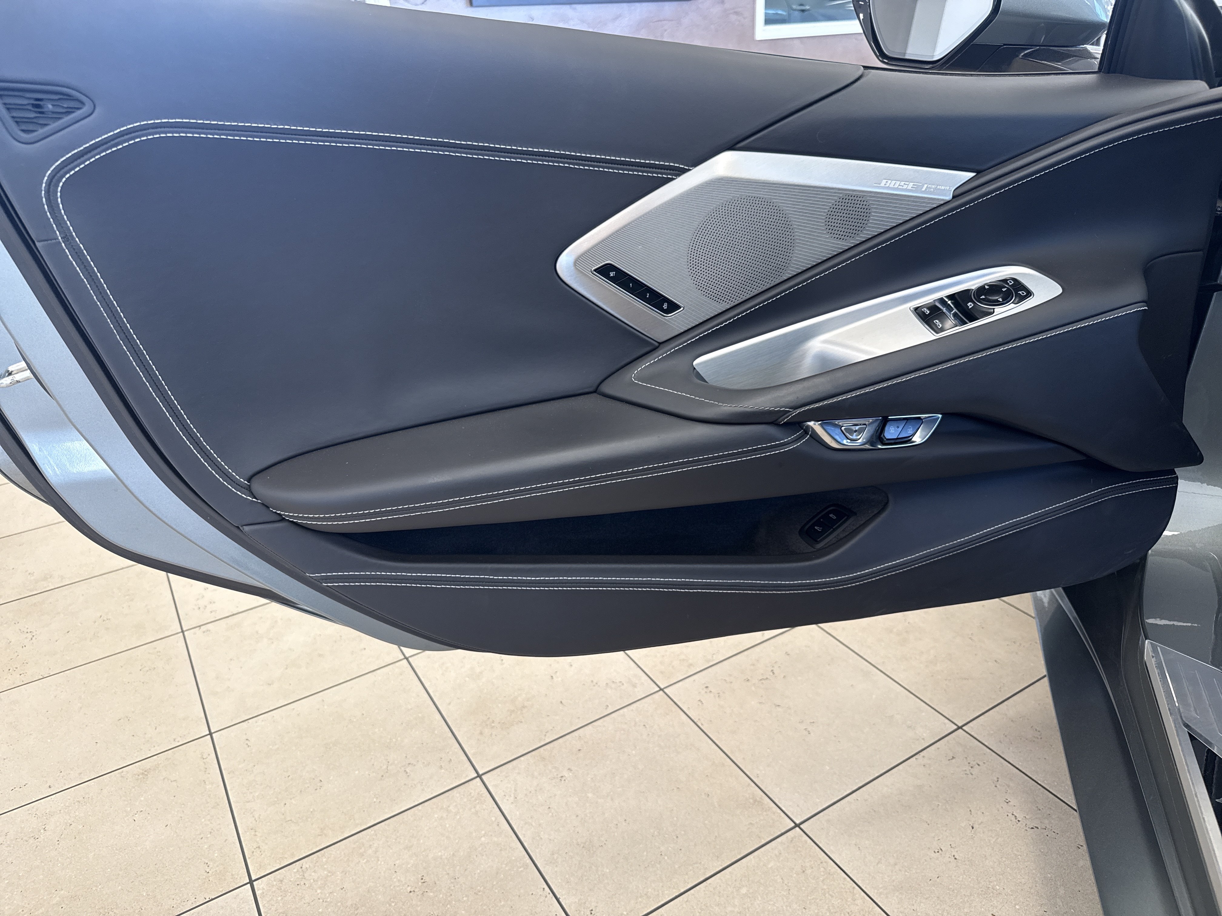 Used 2022 Chevrolet Corvette Stingray Premium Cpe w/ Z51 Performance Package RWD image 11