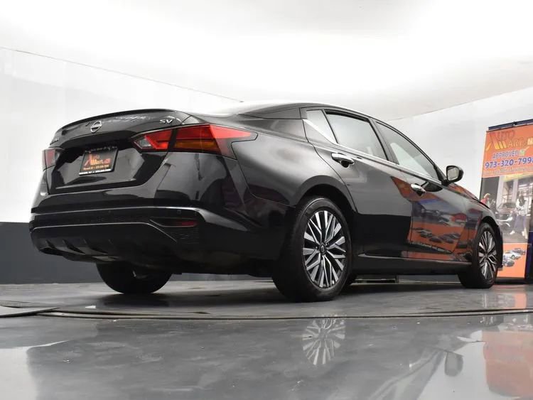 Used 2024 Nissan Altima 2.5 SV image 13