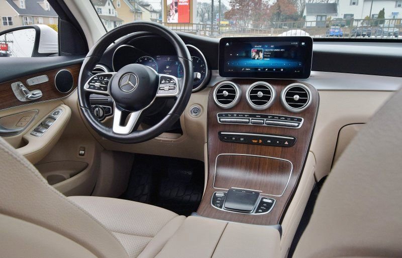 Used 2022 Mercedes-Benz GLC 300 4MATIC w/ Premium Package Lite image 22