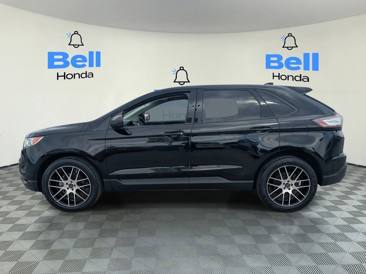 Used 2016 Ford Edge SE image 2