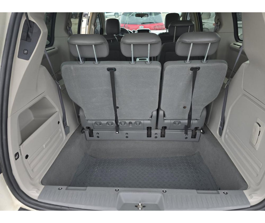 Used 2009 Chrysler Town & Country Touring image 18