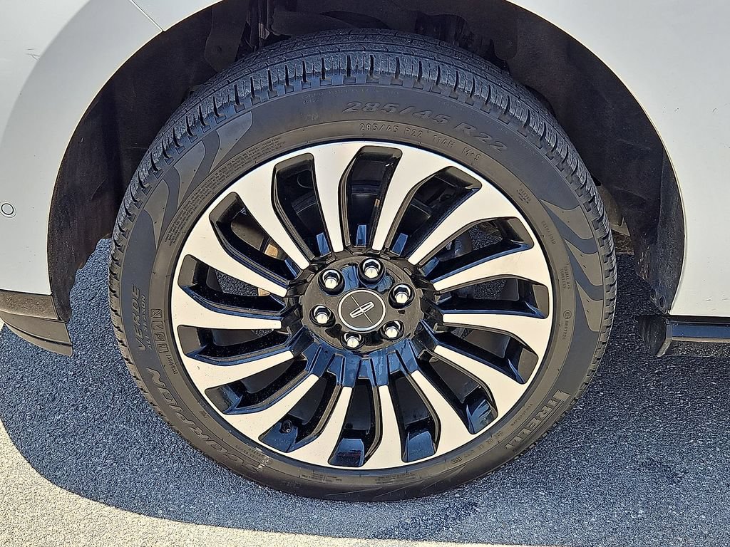 Used 2022 Lincoln Navigator Black Label AWD/4WD image 11