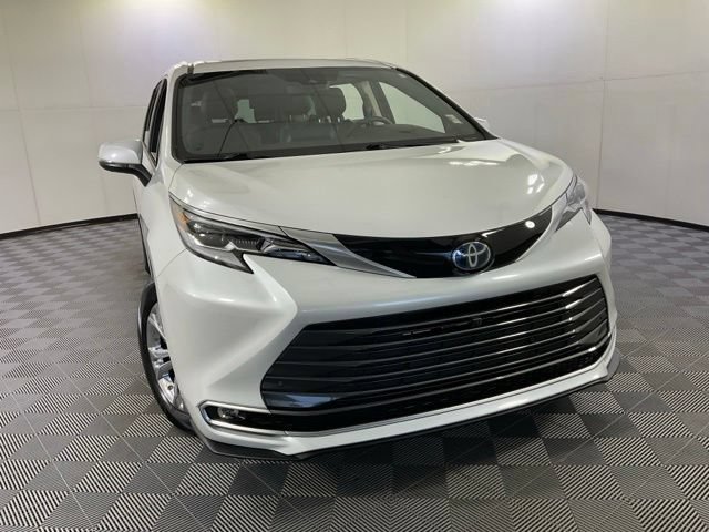 Used 2023 Toyota Sienna Platinum AWD/4WD image 8