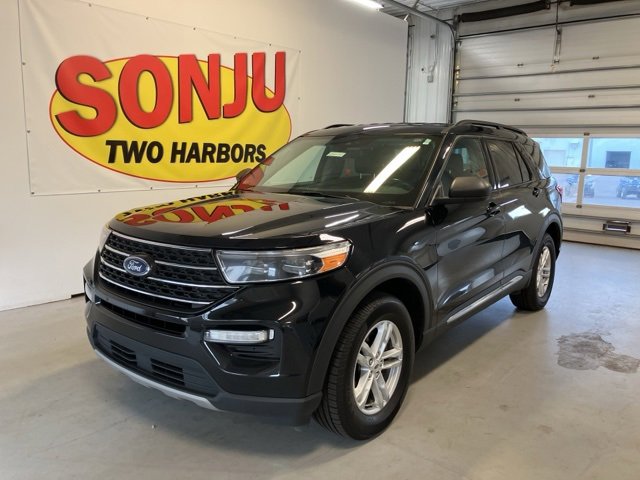 Used 2022 Ford Explorer XLT image 1