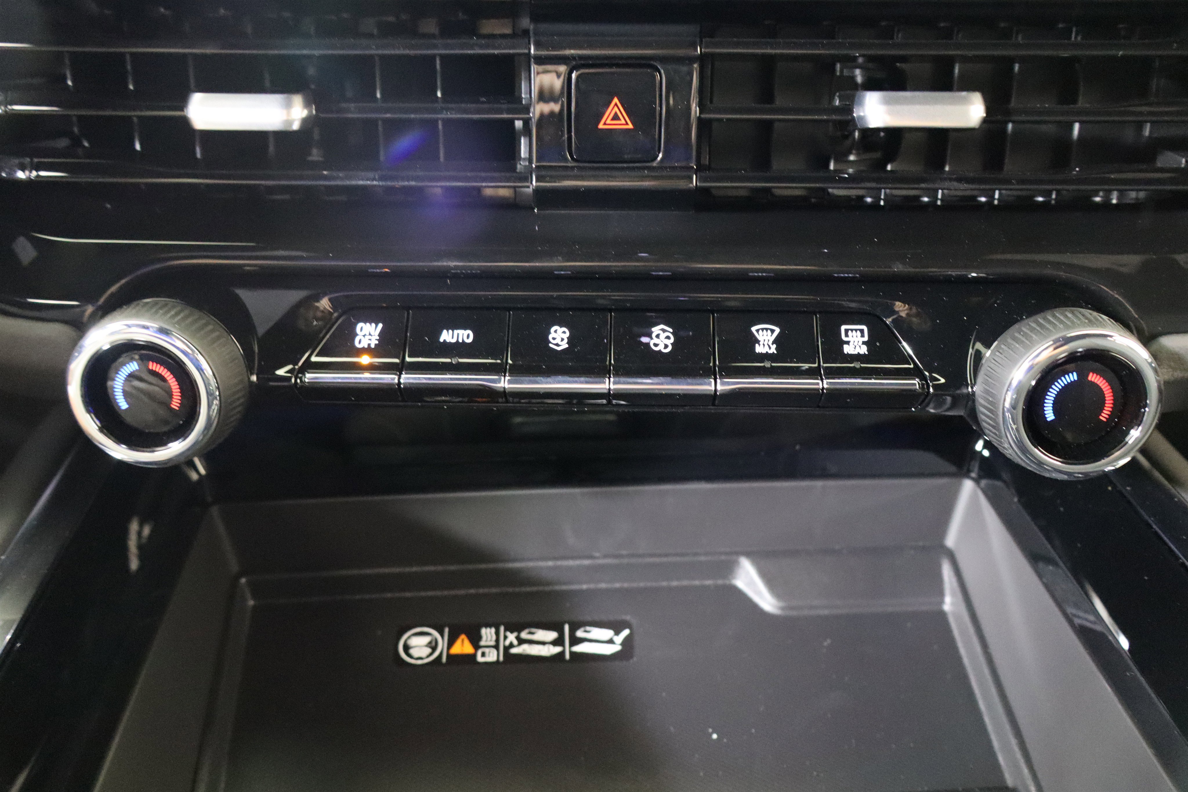 New 2025 Chevrolet Suburban Premier image 28