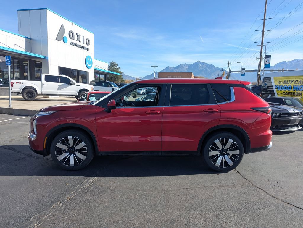 Used 2025 Mitsubishi Outlander SE AWD/4WD image 9