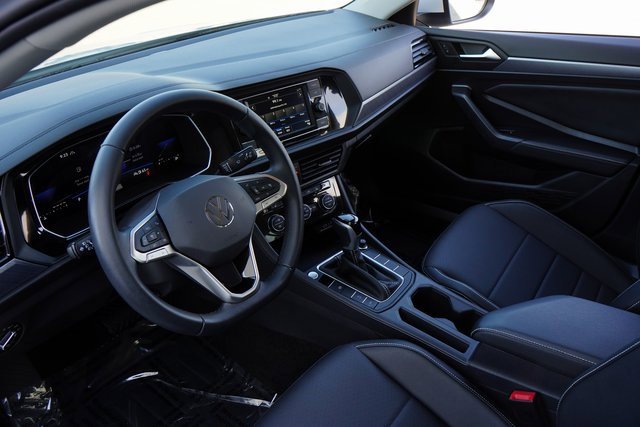 Used 2023 Volkswagen Jetta SE image 21
