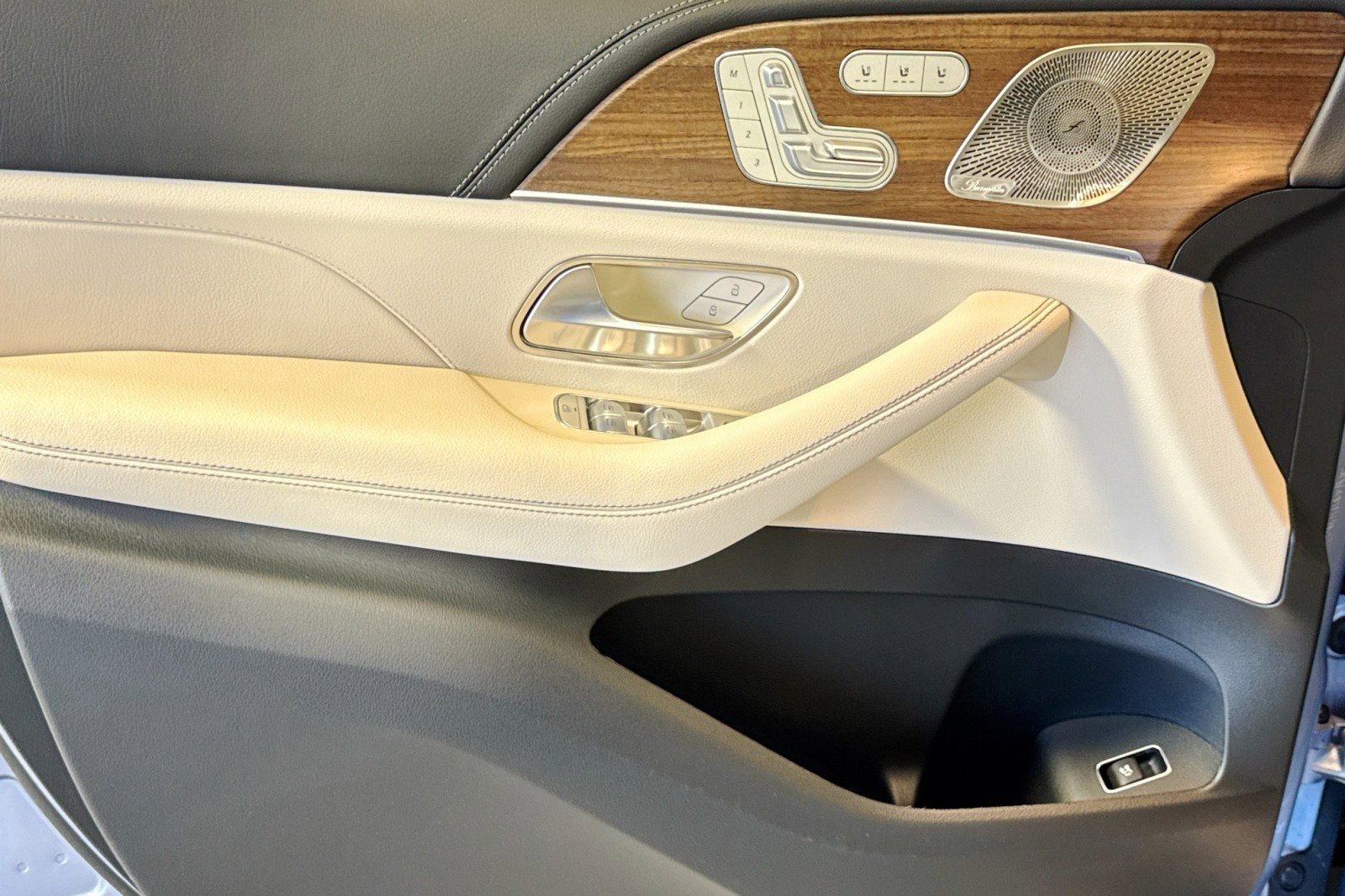 New 2026 Mercedes-Benz GLS 580 4MATIC image 16