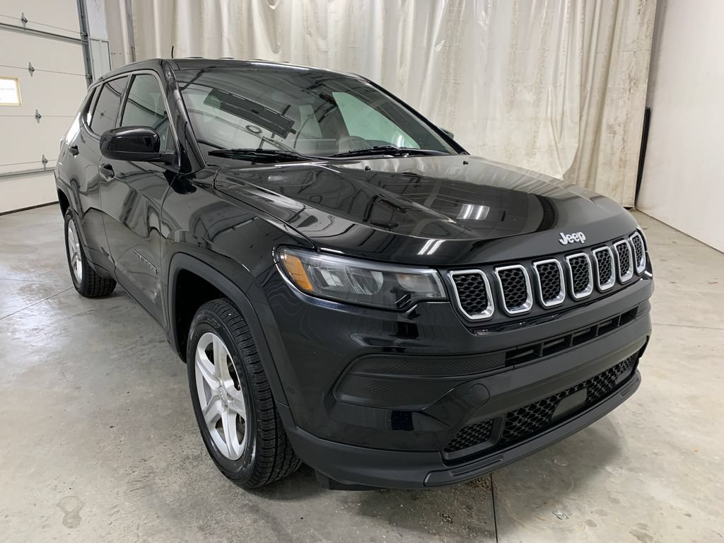 Used 2023 Jeep Compass Sport AWD/4WD image 2