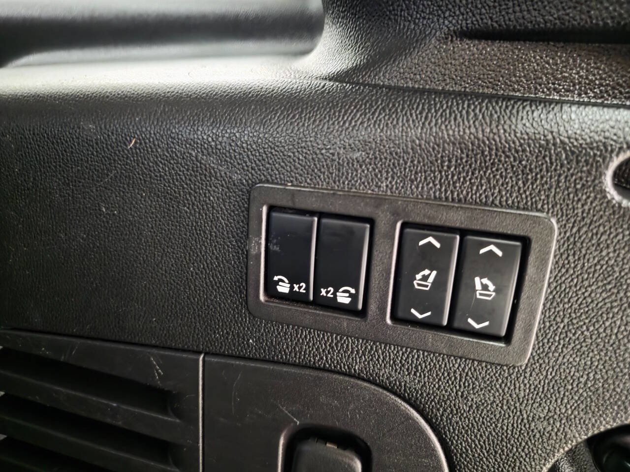 Used 2016 Cadillac Escalade ESV Luxury image 34