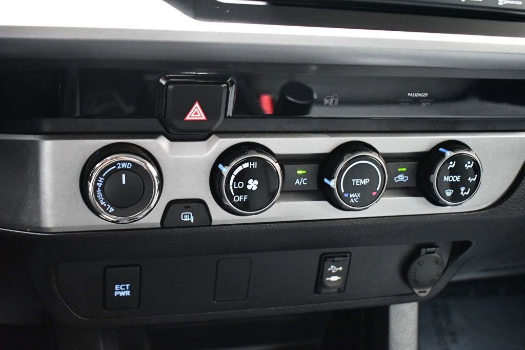 Used 2017 Toyota Tacoma TRD Sport image 28