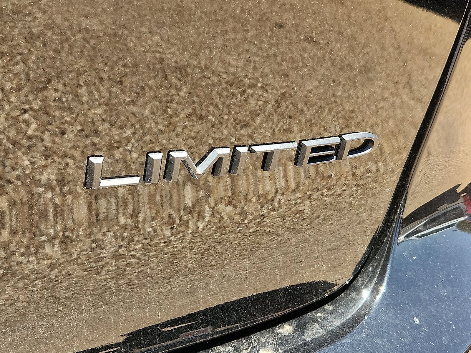Used 2025 Chrysler Pacifica Limited FWD image 10