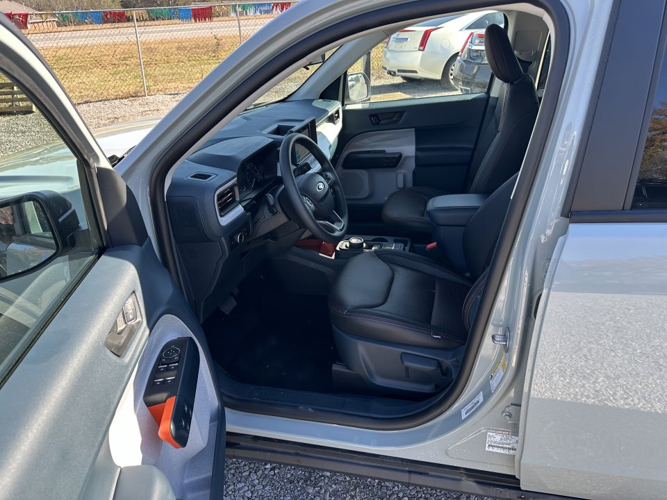 Used 2024 Ford Maverick XLT image 13