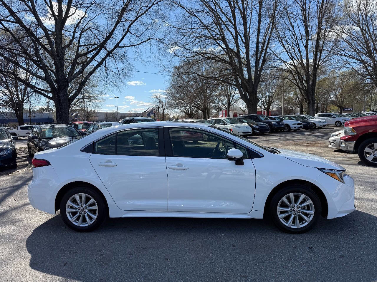 Used 2023 Toyota Corolla XLE image 8