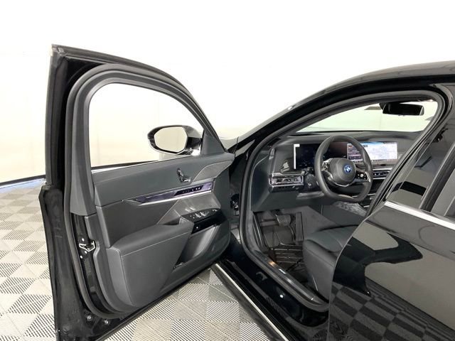 Used 2024 BMW i7 eDrive50 RWD image 25