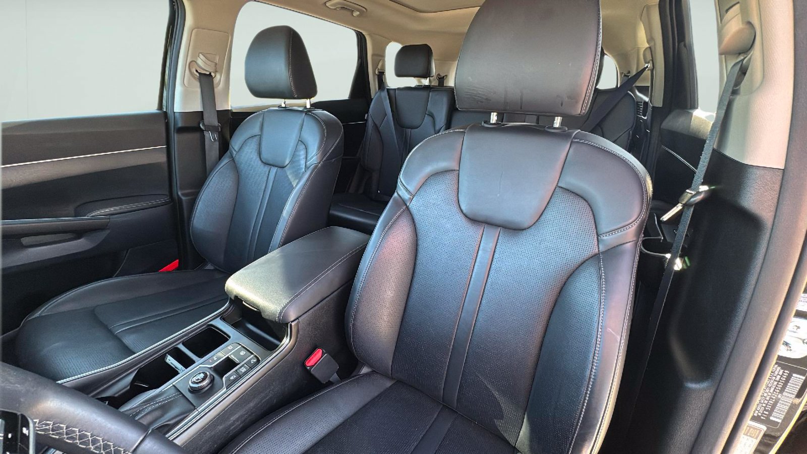 Used 2025 Kia Sorento S w/ Panoramic Sunroof Package FWD image 13