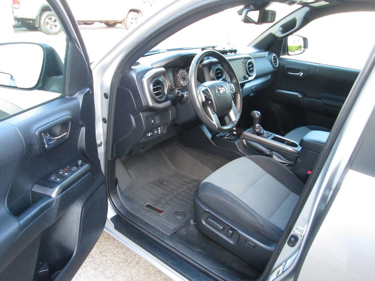 Used 2021 Toyota Tacoma TRD Off-Road AWD/4WD image 16