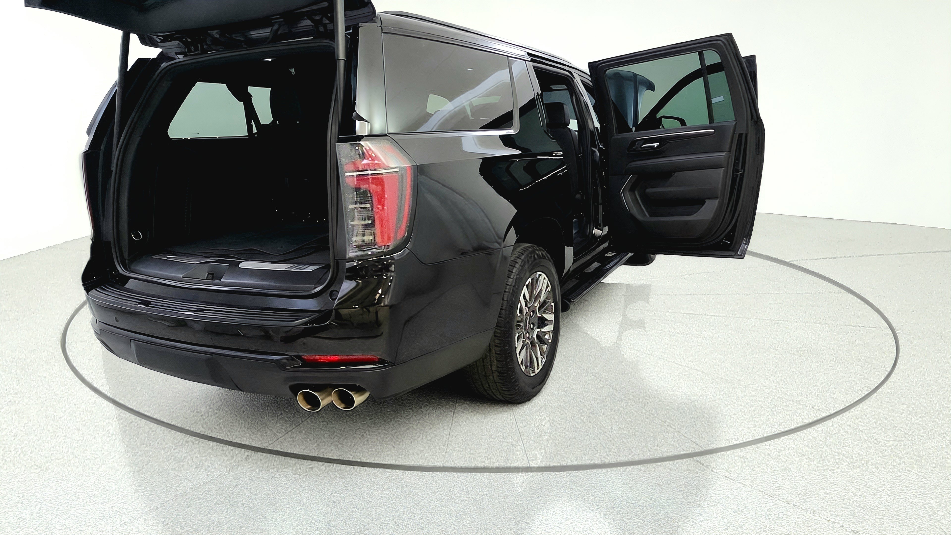 Used 2025 Chevrolet Suburban Z71 AWD/4WD image 14