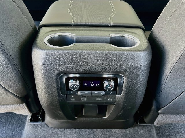 New 2026 GMC Yukon Elevation w/ Elevation Premium Package AWD/4WD image 18