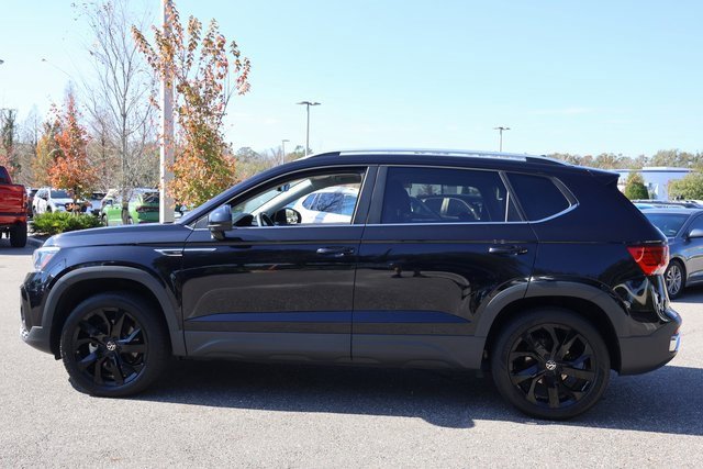 Certified 2023 Volkswagen Taos SE w/ Black Wheel Package image 4
