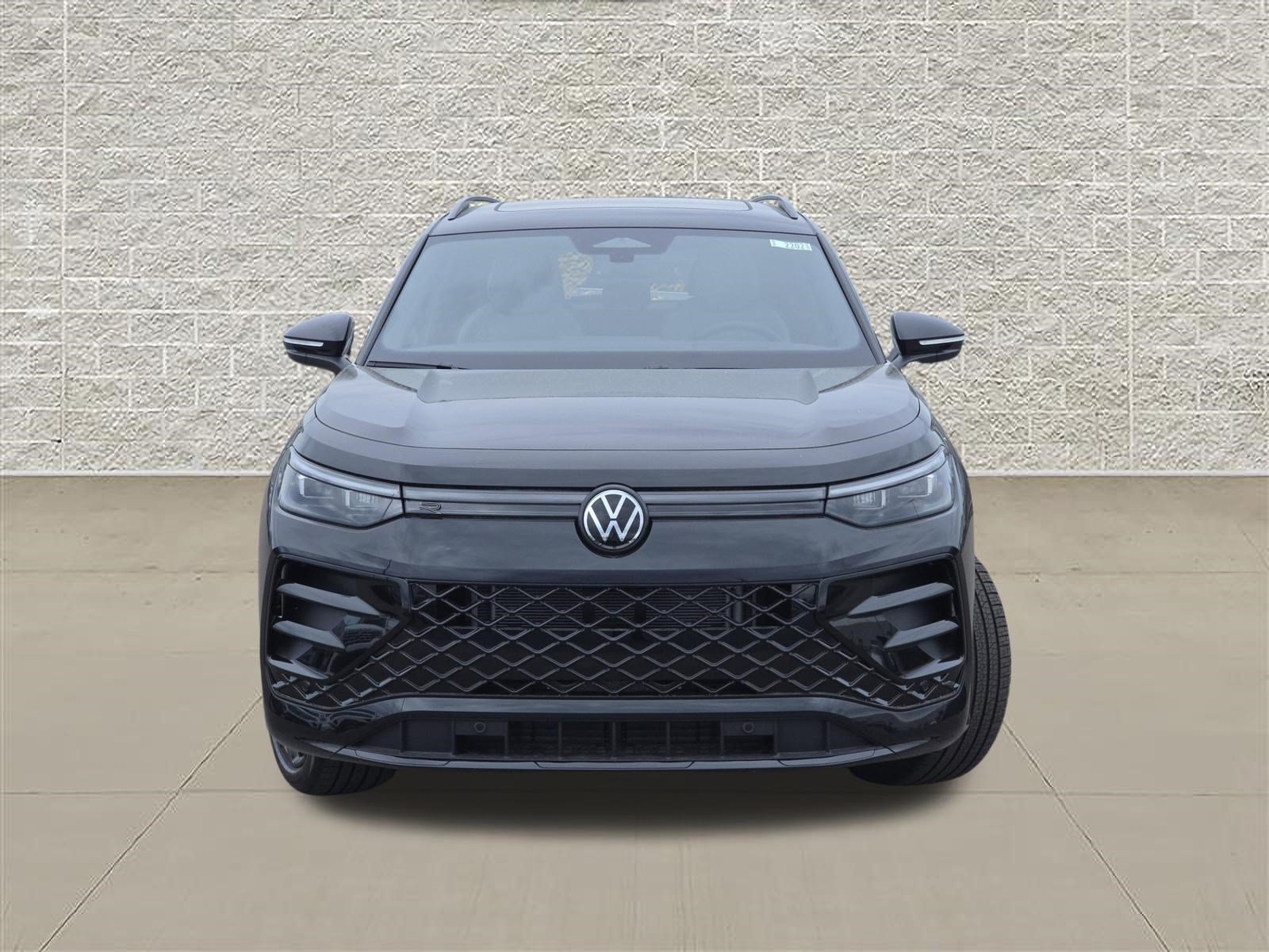 New 2026 Volkswagen Tiguan SE R-Line AWD/4WD image 2