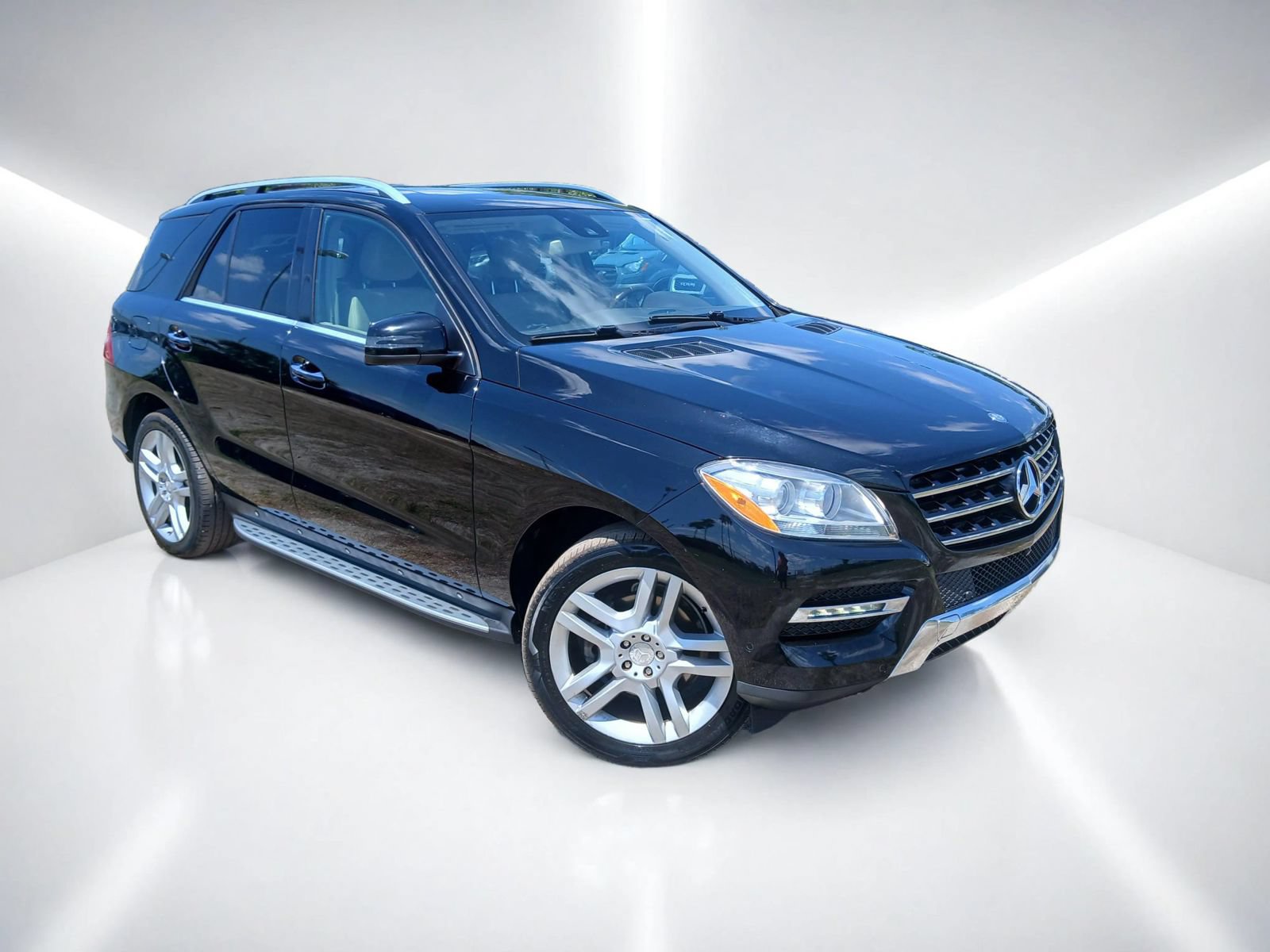 Used 2015 Mercedes-Benz ML 250 BlueTEC 4MATIC w/ Premium 1 Package image 2