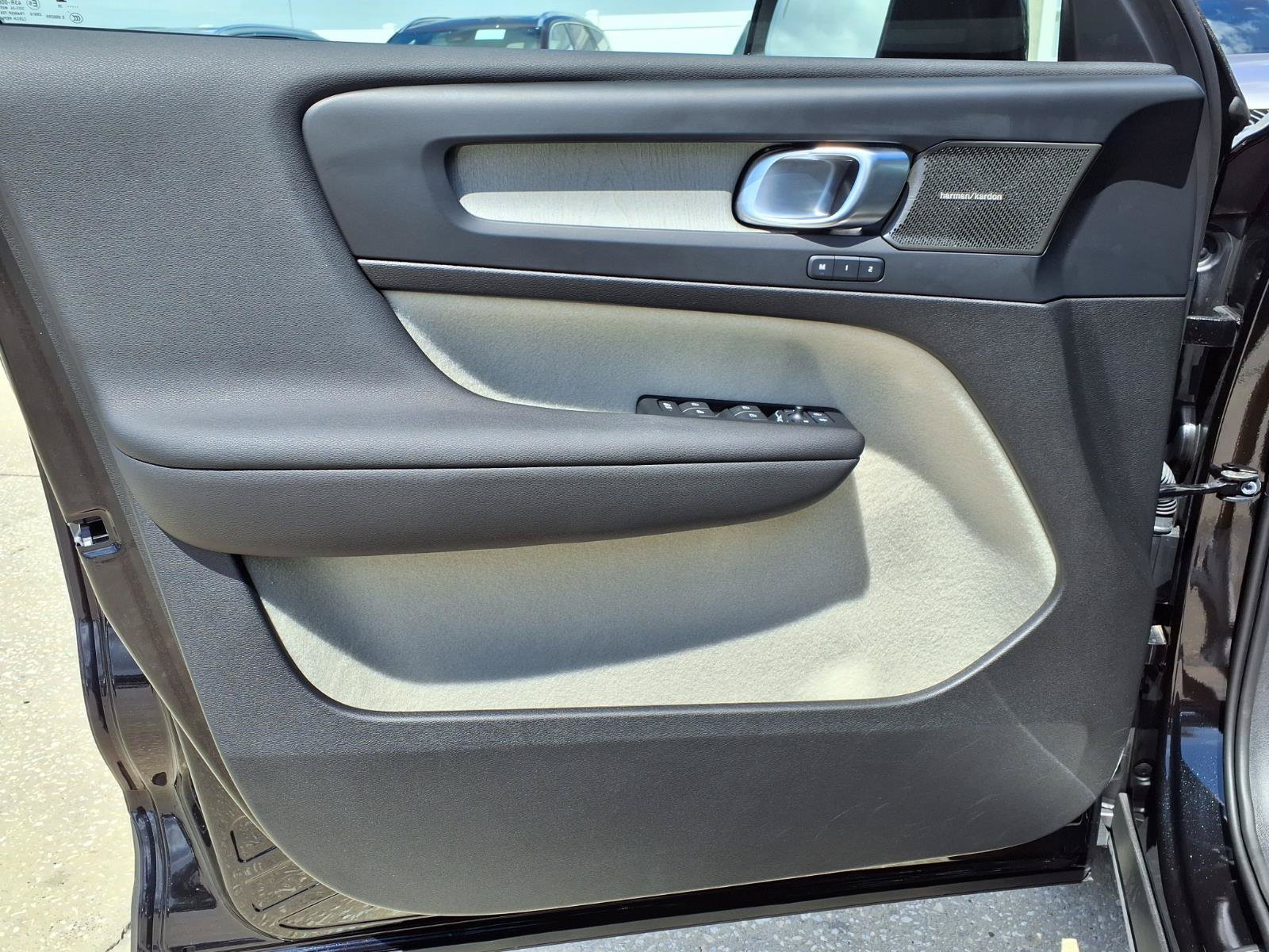 Certified 2025 Volvo XC40 B5 Ultra AWD/4WD image 20