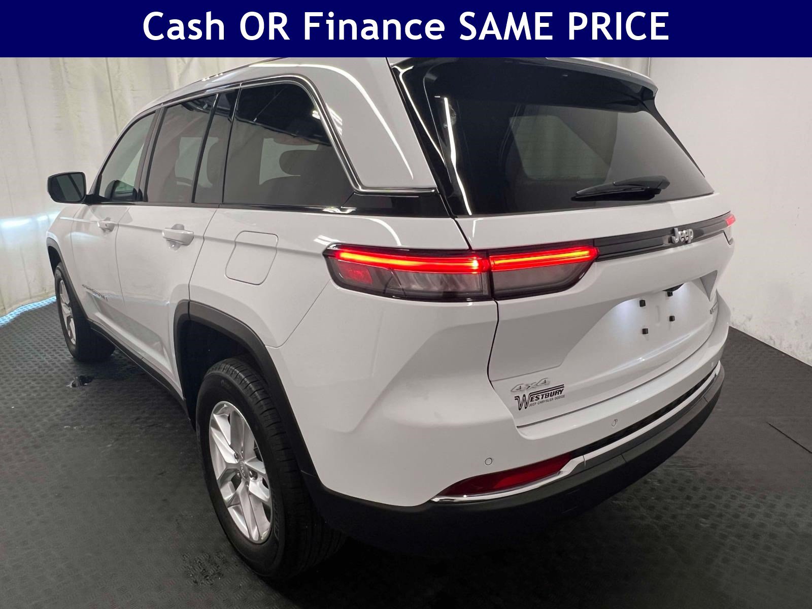 Used 2025 Jeep Grand Cherokee Laredo X w/ Luxury Tech Group I AWD/4WD image 10