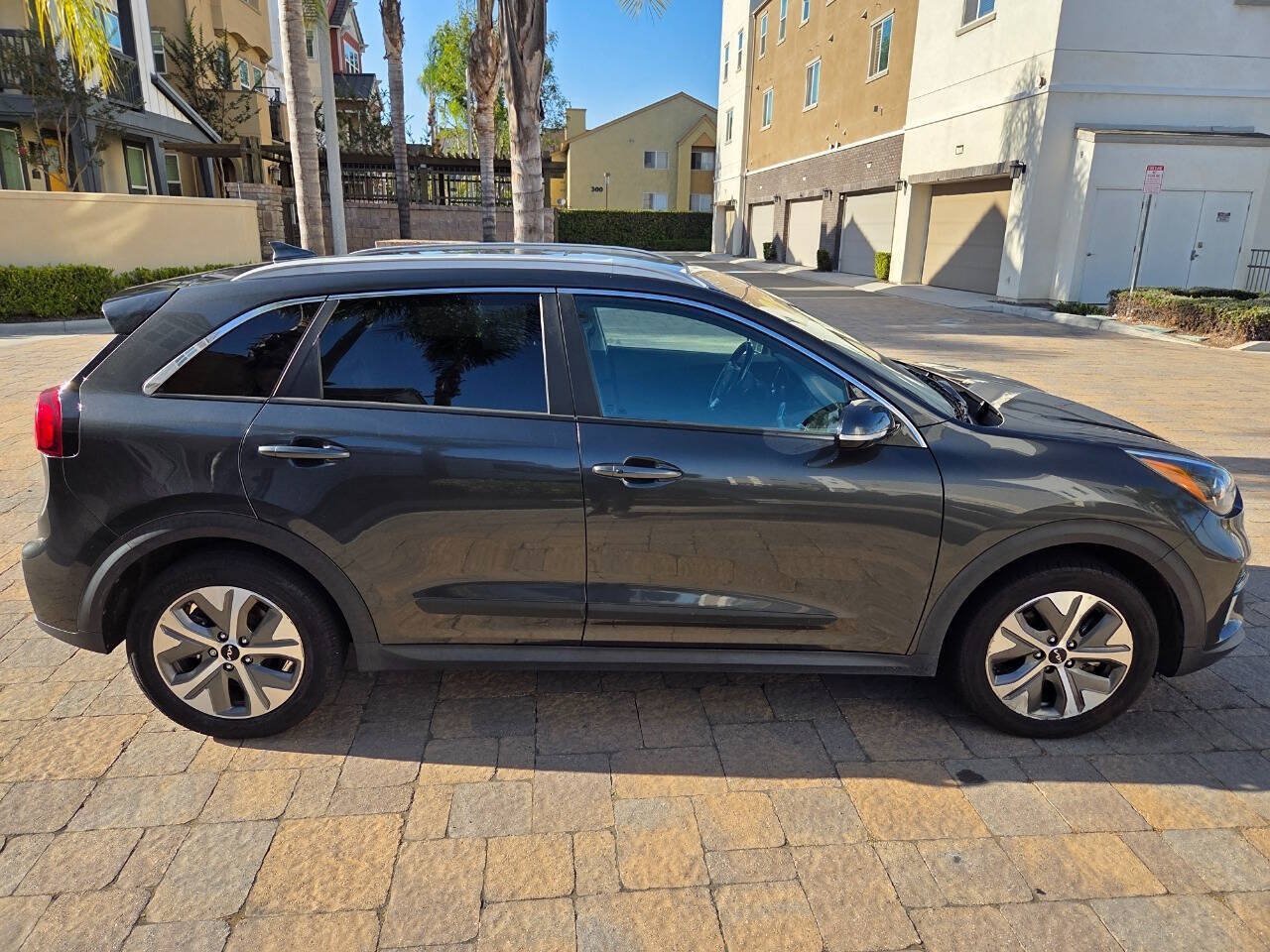 Used 2022 Kia Niro EX Premium FWD image 8