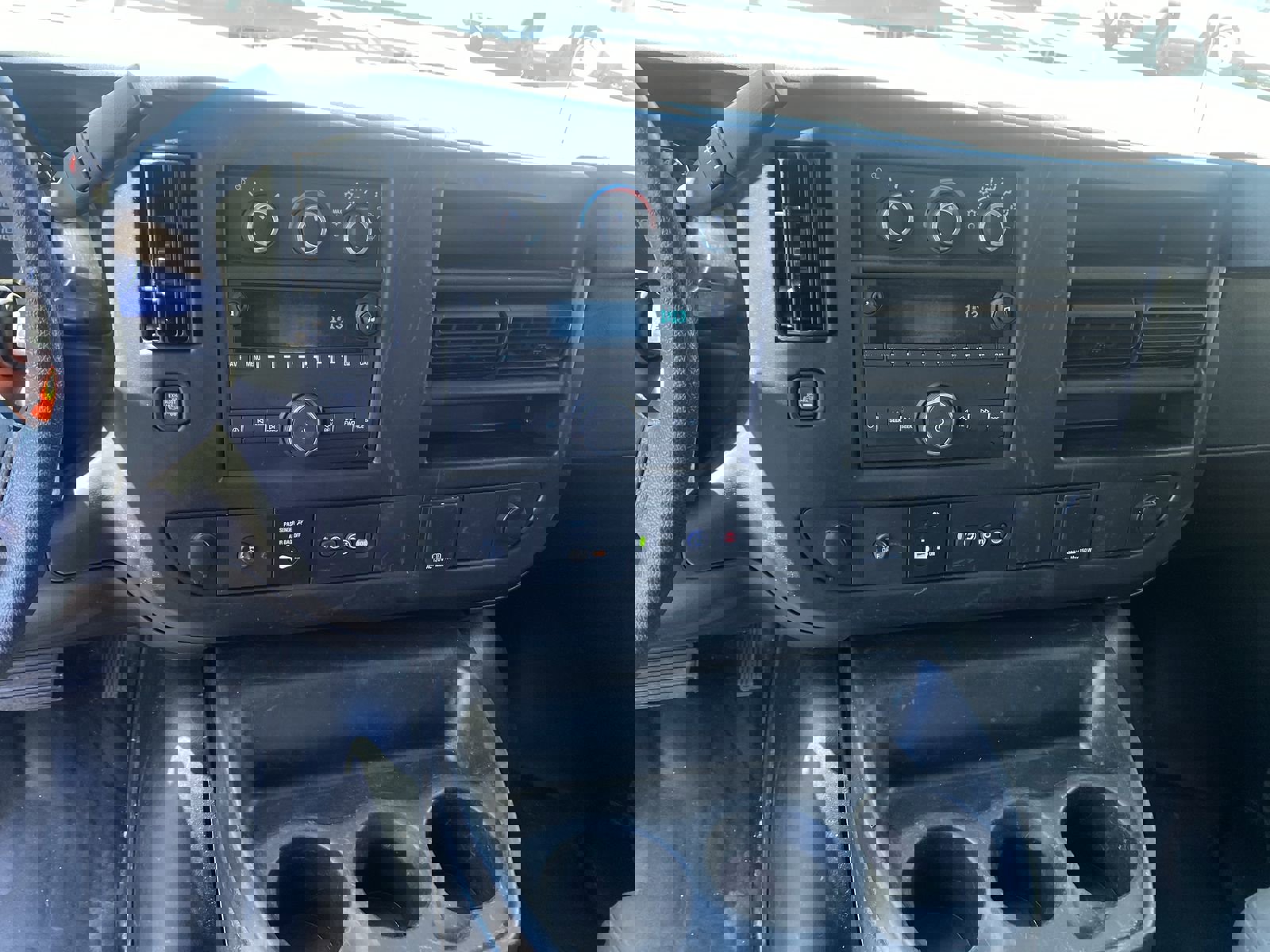 Used 2018 Chevrolet Express 2500 w/ Driver Convenience Package image 92