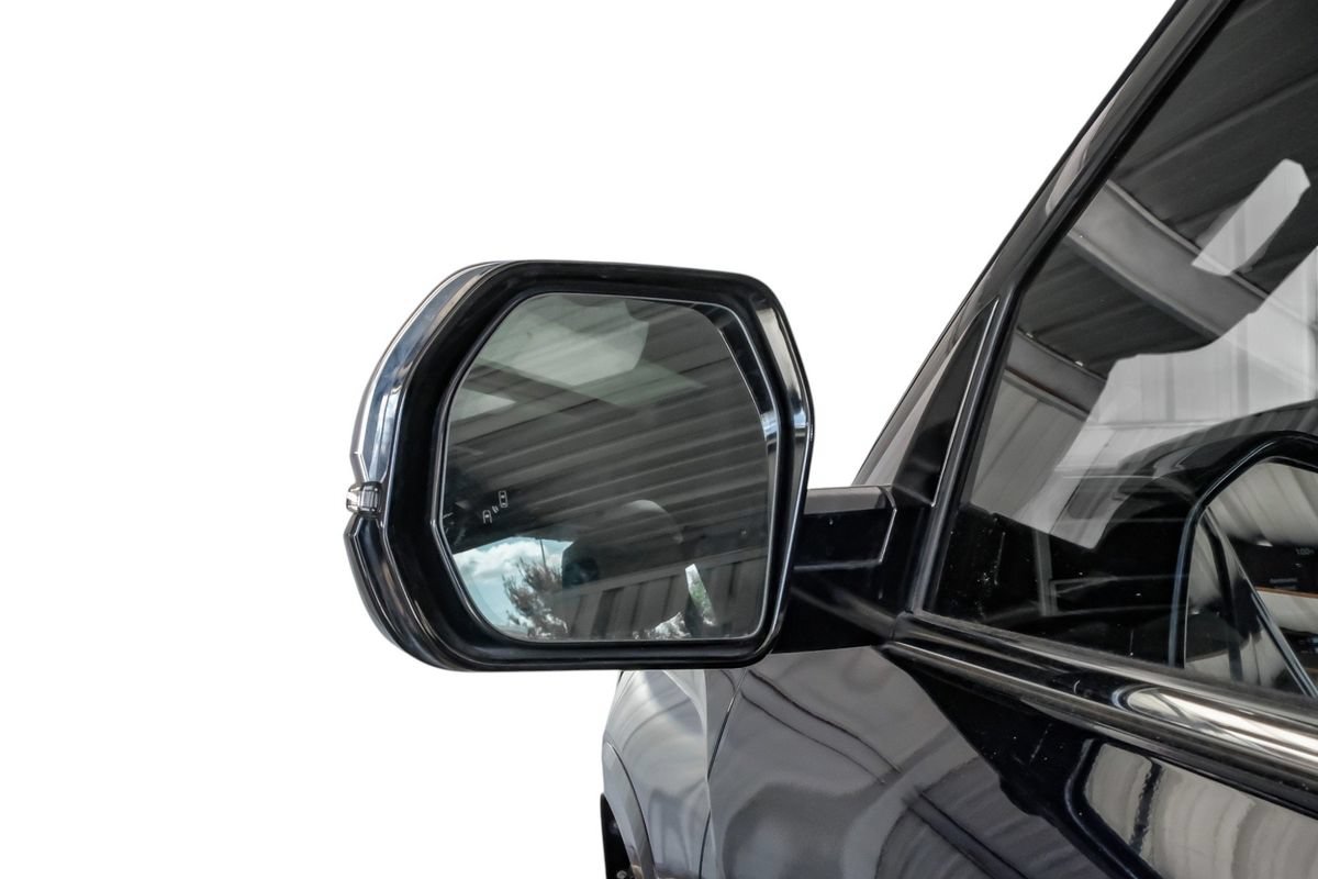 Used 2023 Toyota Sequoia Capstone AWD/4WD image 39