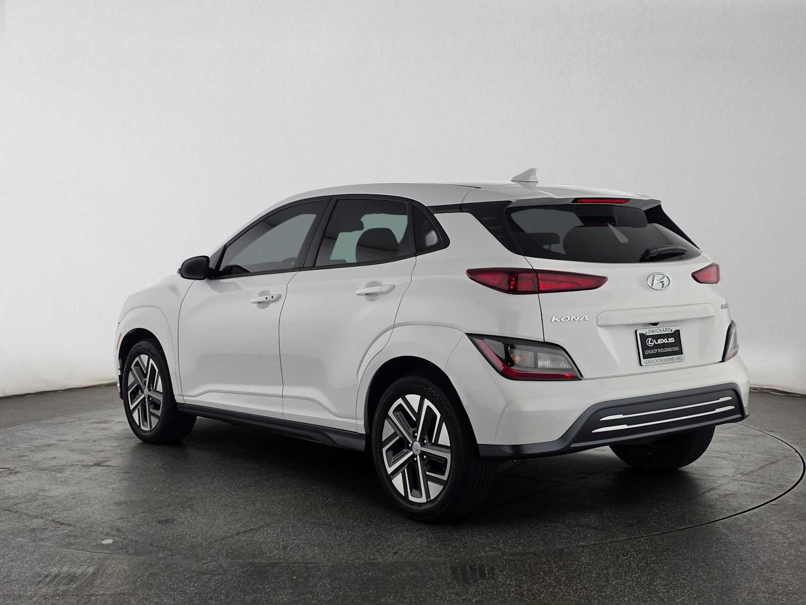 Used 2023 Hyundai Kona SE w/ Cargo Package FWD image 5