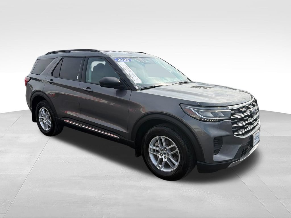 Used 2025 Ford Explorer Active AWD/4WD image 10
